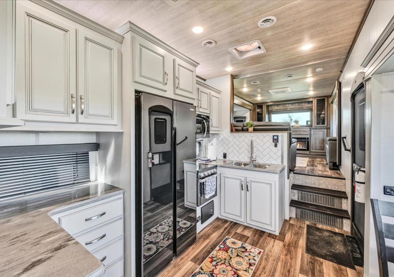 Cozy 2-guest Rv On Nature Farm *