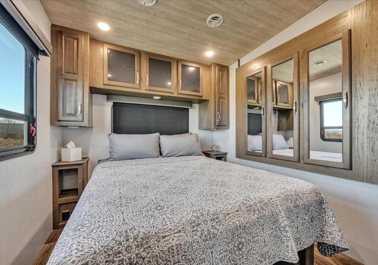 Cozy 2-guest Rv On Nature Farm *